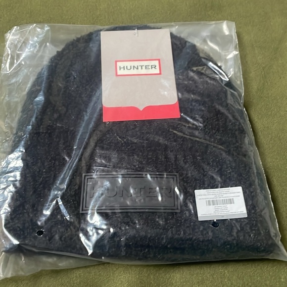 NEW Hunter Black Beanie - Picture 2 of 2